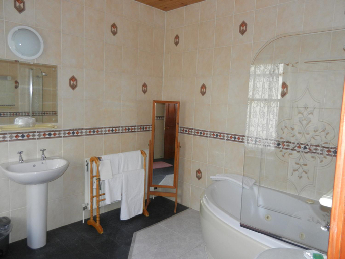Bathroom 4, Mansfield Castle Hotel, Highland