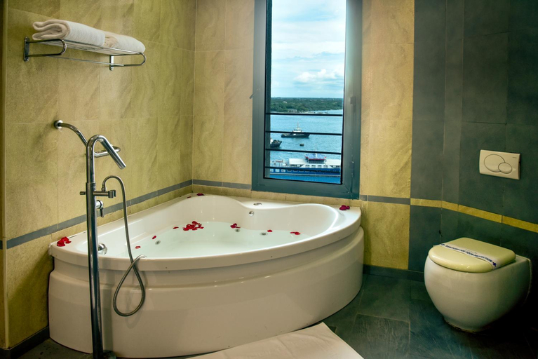 Bathroom 5, Harbour View Suites, Ilala