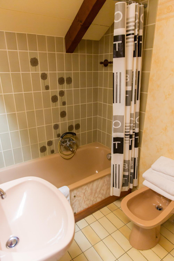 Bathroom 3, Hotel Restaurant Le Freudeneck, Bas-Rhin