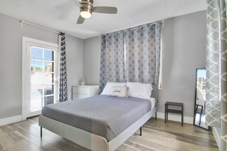 Bedroom 4, Tarpon River Getaway - New, Broward