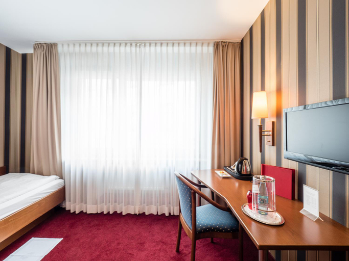 Bedroom 2, Deutsches Haus, Bonn