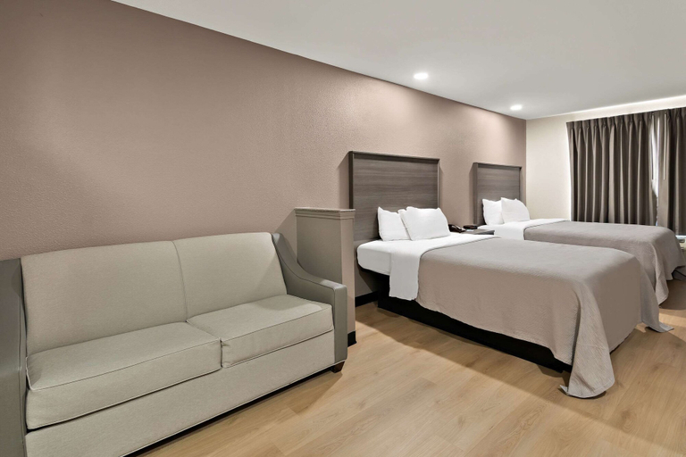 Bedroom 4, Quality Inn & Suites Weatherford, Parker