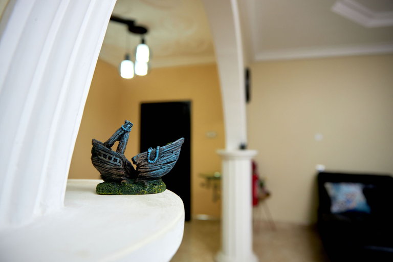 Bathroom 4, De Chateau Paradise, Accra