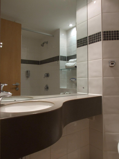 Bathroom 4, Ramada by Wyndham Wakefield, Wakefield