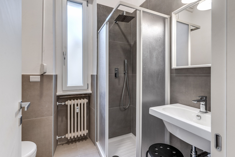 Bathroom 3, PMT APT, Roma