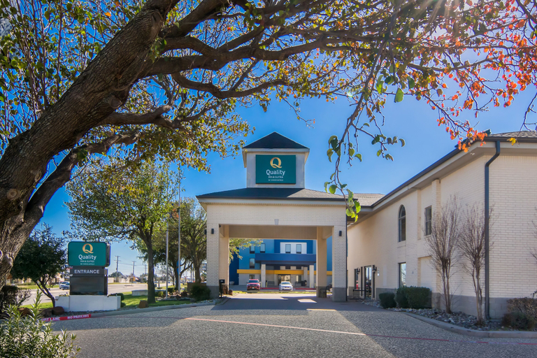 Exterior & Views 2, Quality Inn & Suites Weatherford, Parker