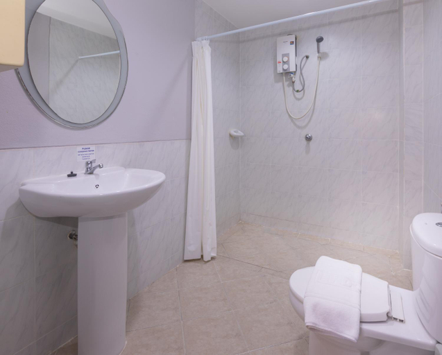 Bathroom 4, Robin’s Nest Guesthouse & Restaurant, Pattaya
