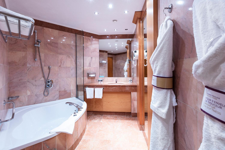 Bathroom 5, Mercure Luxembourg Kikuoka Golf and Spa, Remich