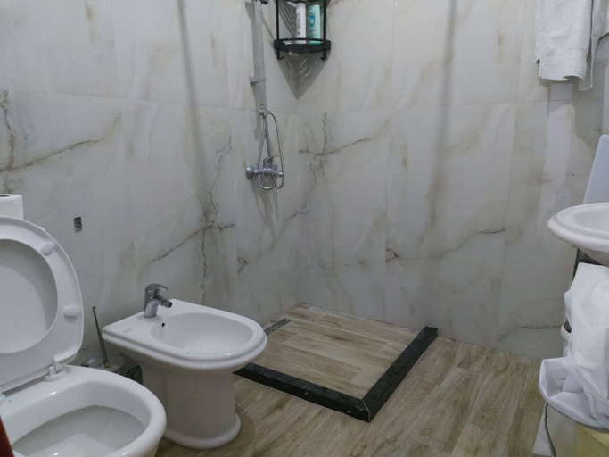 Bathroom 4, Bral Currila Peaceful Beachfront Apt, Durrësit