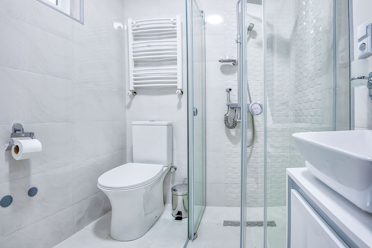 Bathroom 5, HB apartments Aghmashenebeli III, Tbilisi