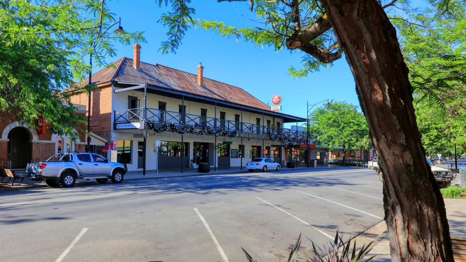 Food & Drinks 3, Ashton Motel, Tumut