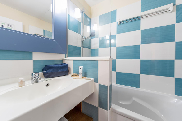 Bathroom 3, Holiday Village Belle Dune, Fort-Mahon-Plage, Somme