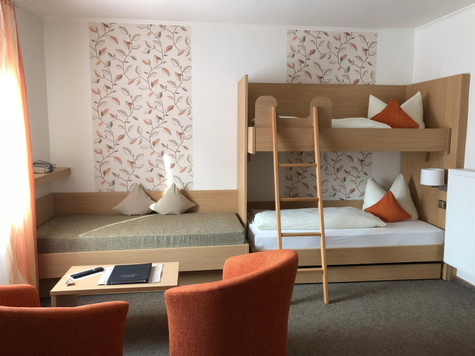 Bedroom 4, Gasthaus-Pension zur Linde, Ortenaukreis