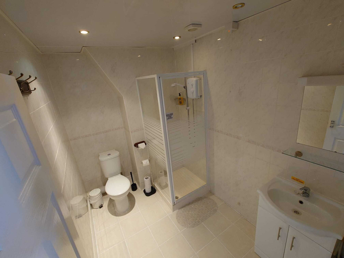 Bathroom 3, Harriette's Guest House, Blackpool