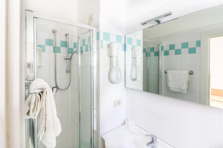 Bathroom 4, Hotel Jesulum, Venezia