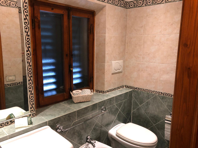 Bathroom 4