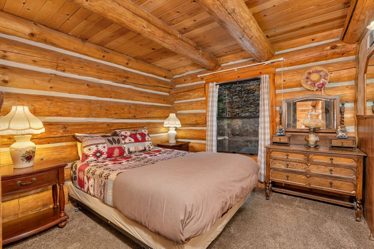 Bedroom 2, The Log Home Quintessential Log Cabin in Ynp!, Mariposa