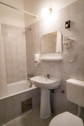 Bathroom 4, Equity Point Budapest - Hostel, Budapesti
