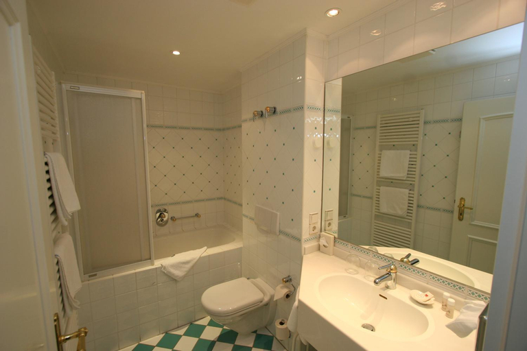 Bathroom 10