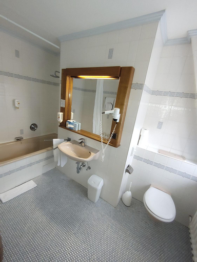 Bathroom 9