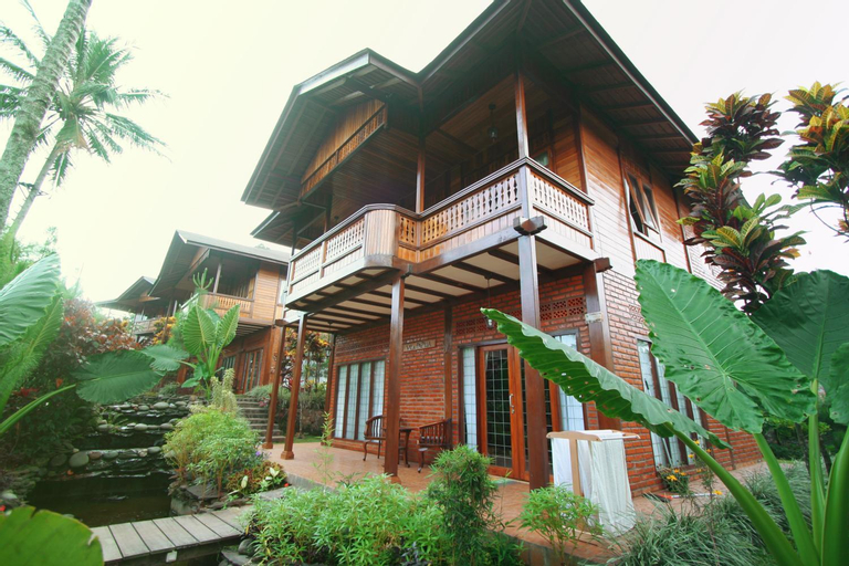 Exterior 27