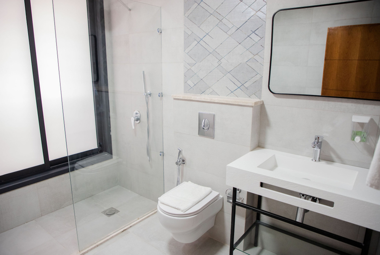 Bathroom 4, Al-Istiklal Suites, Ramallah and Al-Bireh