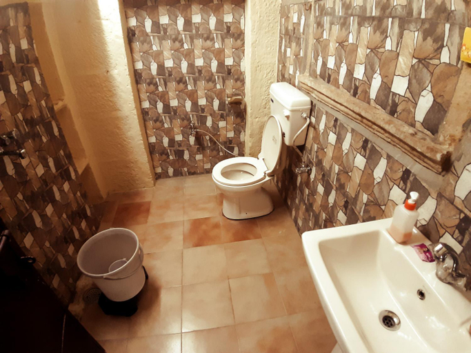 Bathroom 4, Desert Haveli Guest House, Jaisalmer