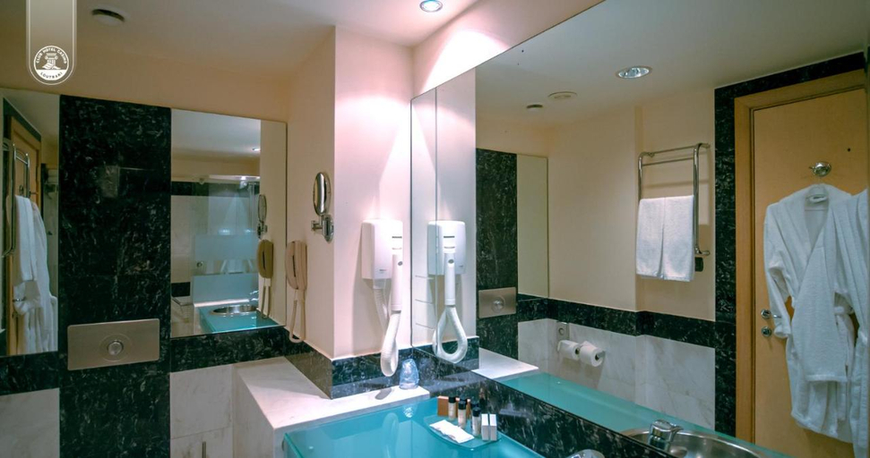 Bathroom 4, Club Hotel Casino Loutraki, Peloponnese