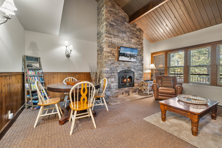 Others 5, Pine Haven Lodge, Deschutes