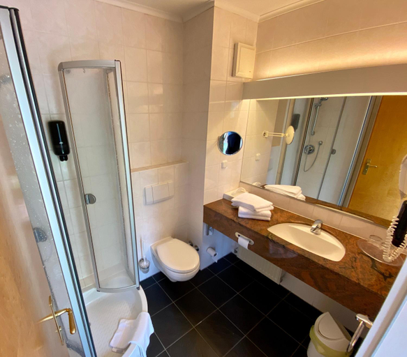 Bathroom 5, Park Hotel Fasanerie Neustrelitz, Mecklenburgische Seenplatte