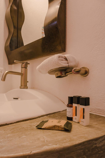 Bathroom 3, Casa Liza, Allende