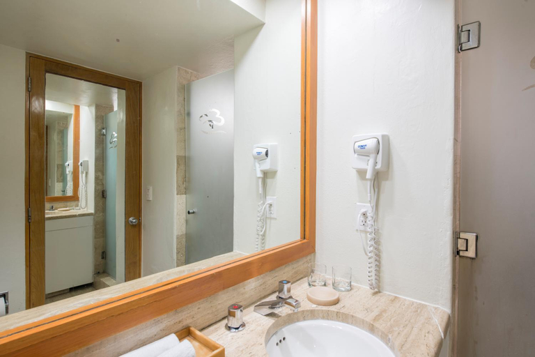 Bathroom 5, Club Regina Cancun managed by Accor, Benito Juárez