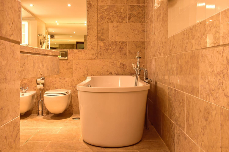 Bathroom 4, Pousada Castelo de Obidos, Óbidos