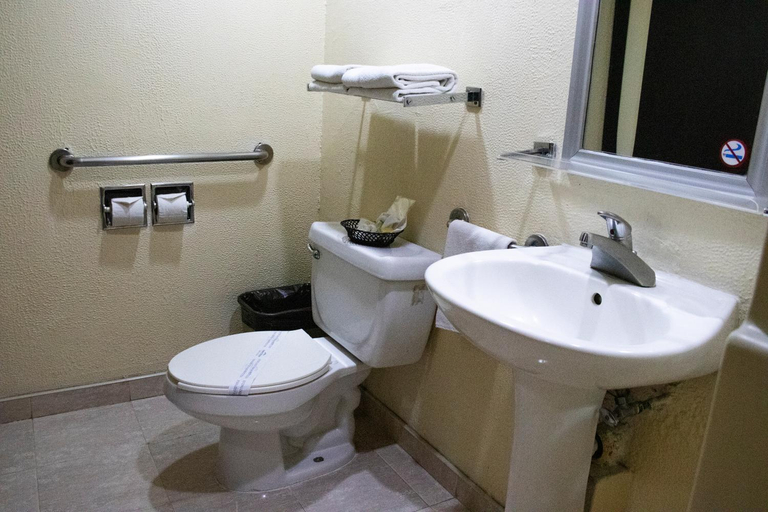 Bathroom 4, Hotel Santa Irene Guadalajara, Guadalajara