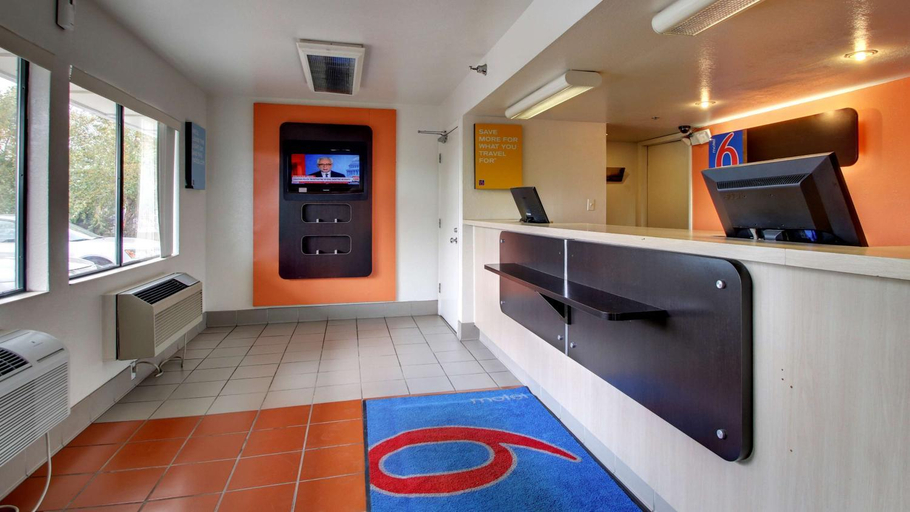 Public Area 3, Motel 6 Des Moines, IA - North, Polk