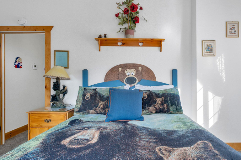 Bedroom 4, Cozy Bear South Charming 2bd Cabin in Yosemite!, Mariposa