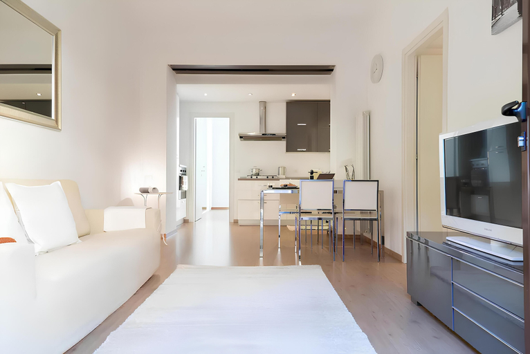 Living area 2, Charming Sempione Apartment, Milano