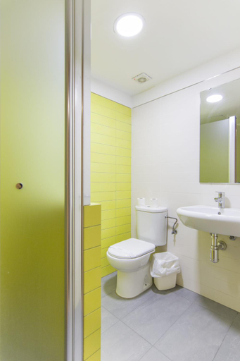 Bathroom 3, Albergue Inturjoven Sevilla, Sevilla