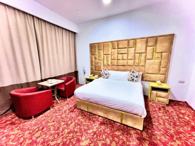 Bedroom 2, Royal Beach Hotel, Shinas