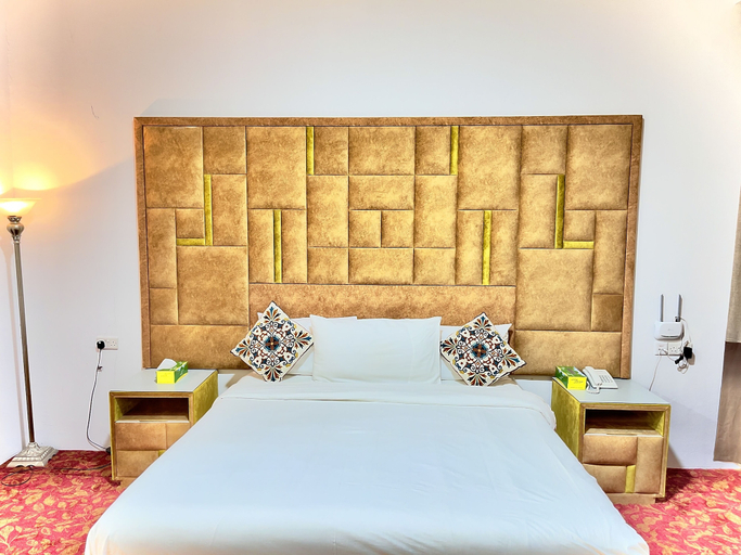 Bedroom 3, Royal Beach Hotel, Shinas