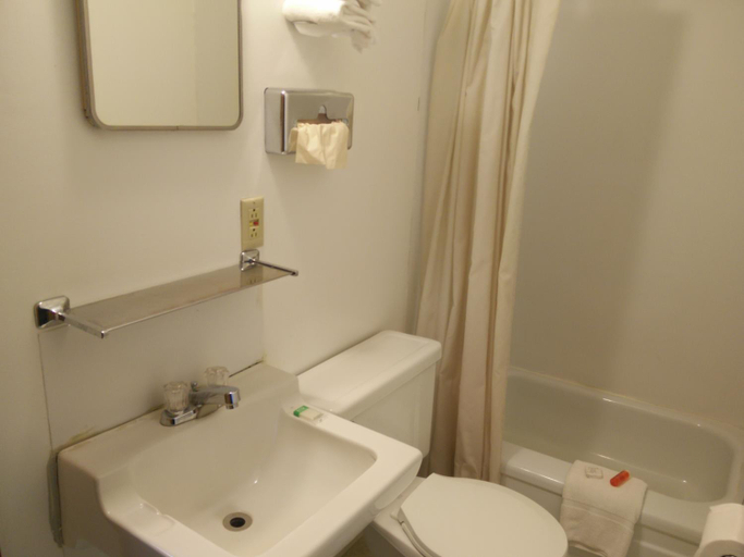 Bathroom 2, Marina Motel, Kenai Peninsula