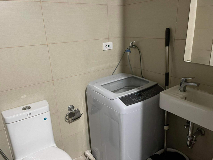 Bathroom 4, Taft Ave Green Residences with wifi & Netflix, Manila City