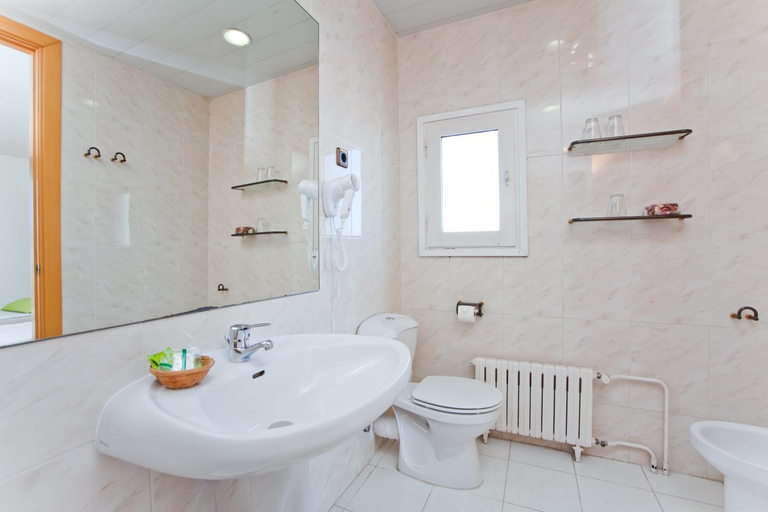 Bathroom 5, Everest, Barcelona