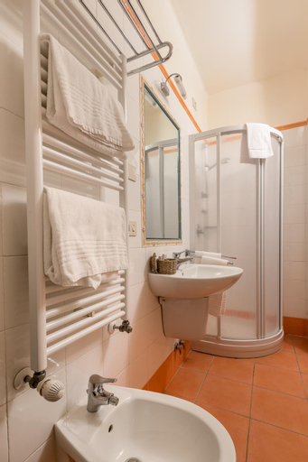 Bathroom 12