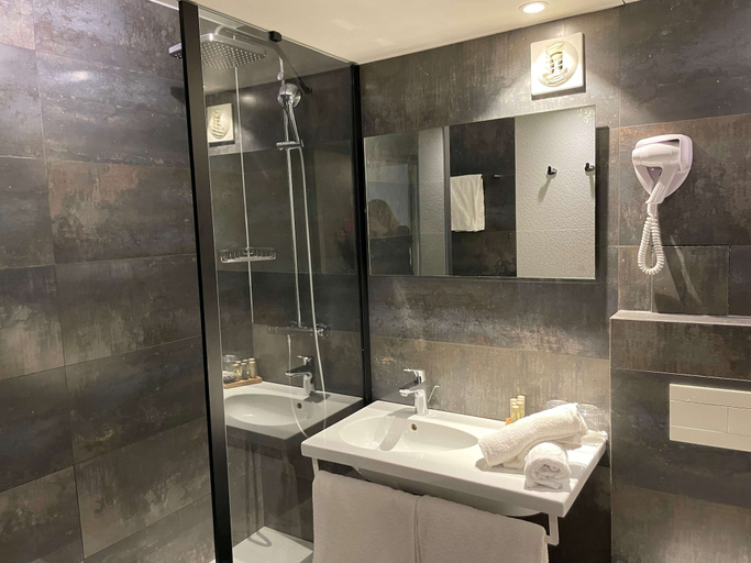 Bathroom 4, Best Western Allegro Nation, Paris