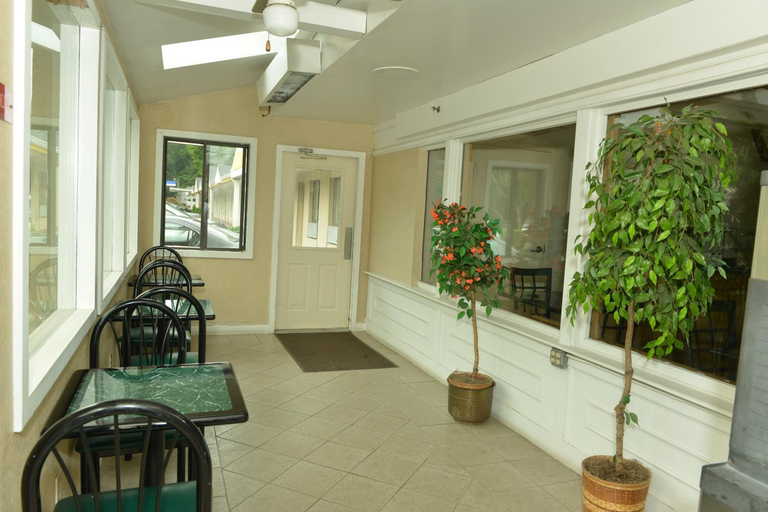 Public Area 2, Whitney Inn & Suites, New Haven