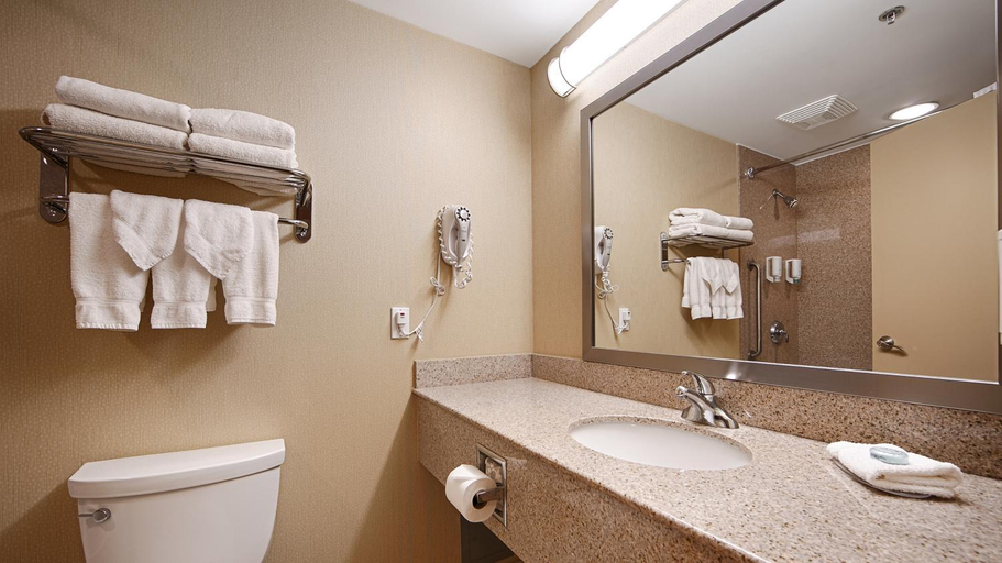 Bathroom 4, Best Western Plus Barrie, Simcoe