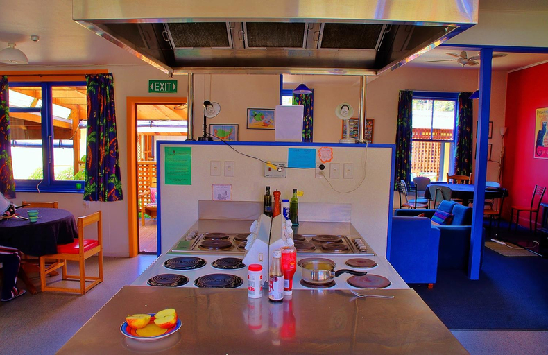 Food & Drinks 4, Sequoia Lodge Backpackers, Marlborough