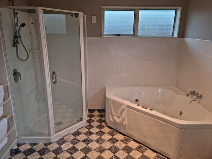 Bathroom 2, Paroa Hotel, Grey