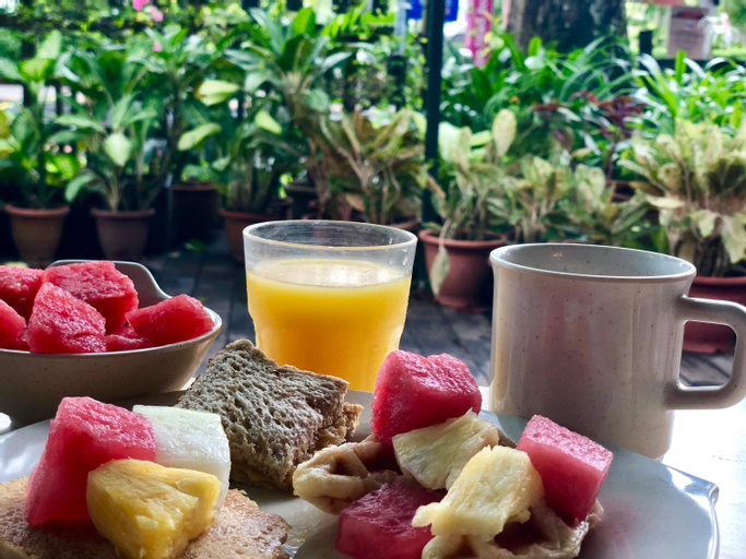 Food & Drinks 9